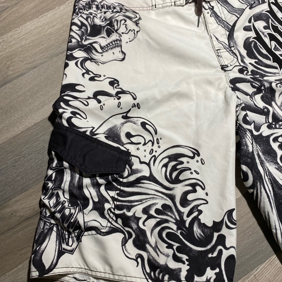 Rare Billabong Skull Design Board Shorts. - Picture 2 of 8